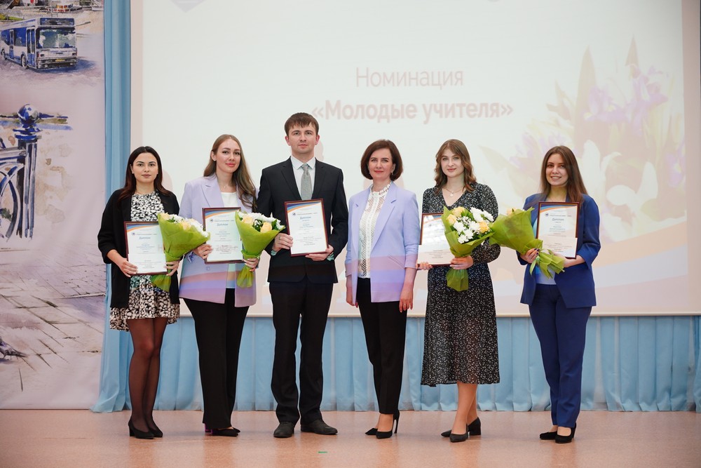 Учителя нижневартовск фото. Учителя 1 школы Нижневартовск. Педагогический дебют 2022 Саратов. Итоги конкурса Педдебют 2022 Оренбург. Учителя 3 школы Нижневартовска 2022.